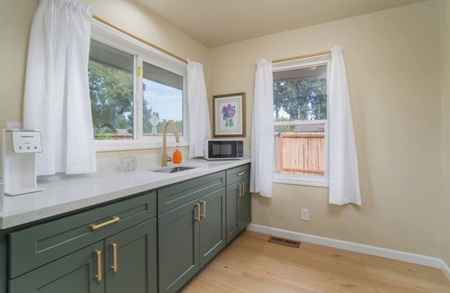 Olympia House | Entire 3B Rambler house with AC in Olympia Near Downtown Hospitals