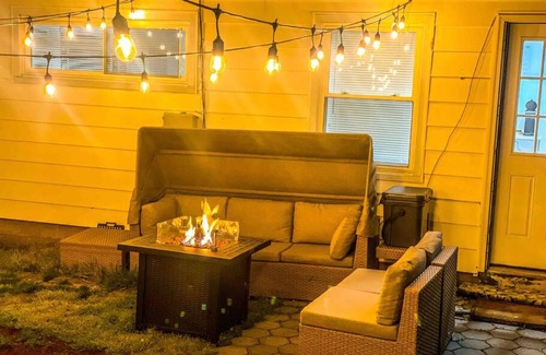 Garden City Park Villa | Entire 3bdr home w/parking, backyard, FirePit, BBQ