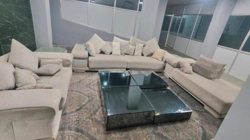 Gurugram Apartment | entire 4bhk flat wid swimming pool on NH8 Rajiv chowk gurgaon