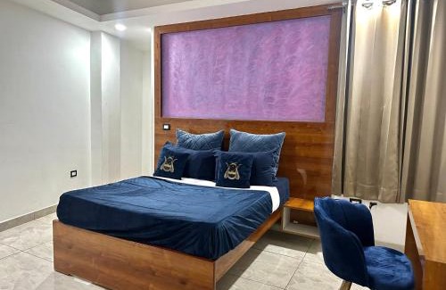 Gurugram Apartment | entire 4bhk flat wid swimming pool on NH8 Rajiv chowk gurgaon