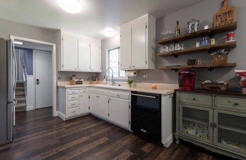 Fair Oaks House | Entire 5 br, tri-level Home Family, Fun, Relax & dreamy park like yard!