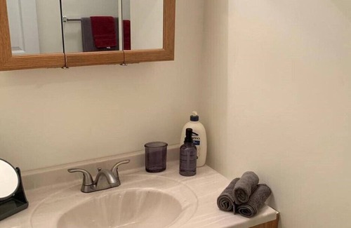 Mill River Apartment | Entire 6 Bedroom Home Sleeps 14 central New Haven!