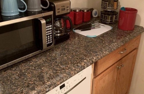 Mill River Apartment | Entire 6 Bedroom Home Sleeps 14 central New Haven!