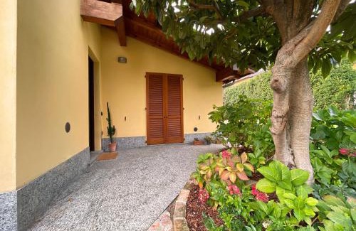 Seregno Apartment | Entire accommodation with private garden near Milan and Lake Como - Free parking - Family friendly