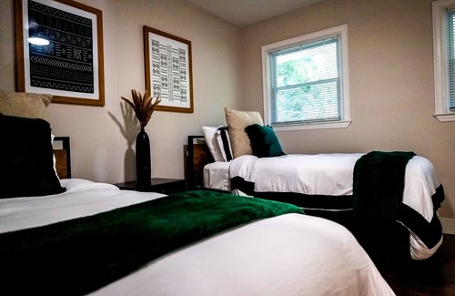 East Point House | Entire ATL Home by Airport & Downtown (King Bed)