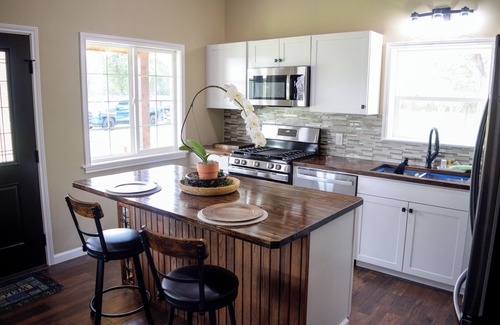 Jeddo House | Entire Davis Ranch Retreat! 6 in 1! Sleeps up to 14!