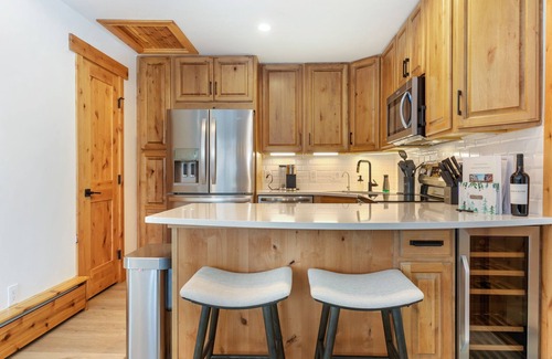 Vail House | Entire duplex, 2 hot tubs!