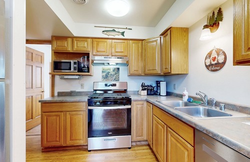 Warrens House | Entire Duplex w/Onsite resort amenities & UTV trails nearby
