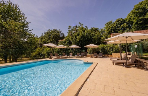Nerac House | Entire estate-3 charming houses -16 pers. Private forest&pool -30 min from Agen