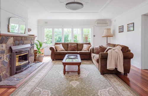 Upper Ferntree Gully Villa | Entire executive villa in Upper Ferntree Gully sleeps 10