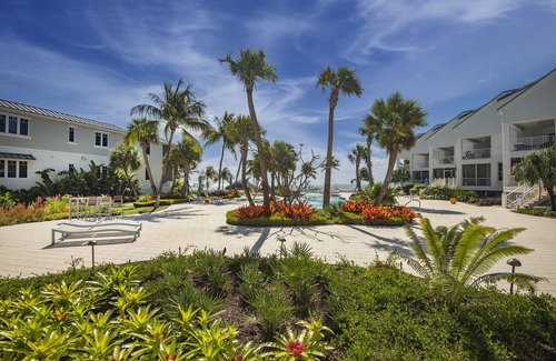 Islamorada Condo | Entire Floor - 8 BR overlooking pool, sandy beach & Ocean! Luxury finishings