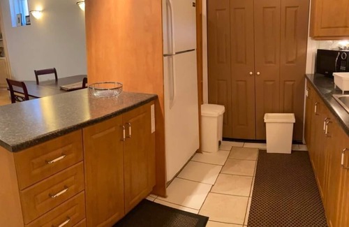 Saint-Simon Apartment | Entire Furnished Apartment Near to Crémazie Metro