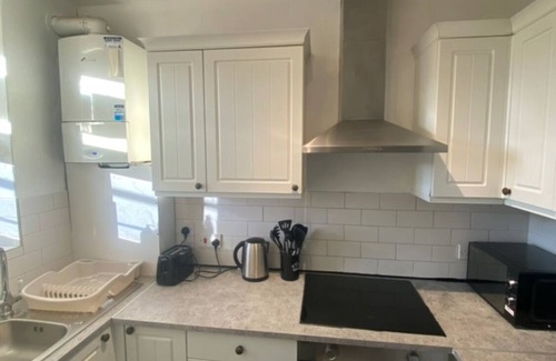 Stockwell Apartment | Entire Grand Apt - Centrally Located - Long Stay Discount - Parking