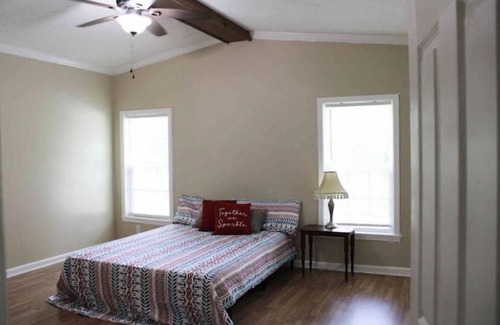 Coker Other | Entire Home! 3br 2ba sleeps up to 8! Only 9 miles from BryantDenny Roll Tide!