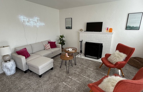 East Side Costa Mesa House | Entire Home by Newport Beach, Disneyland and SNA! Pet Friendly Home Downtown