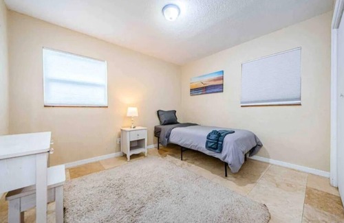 Clearwater House | Entire Home Close to the Beach!