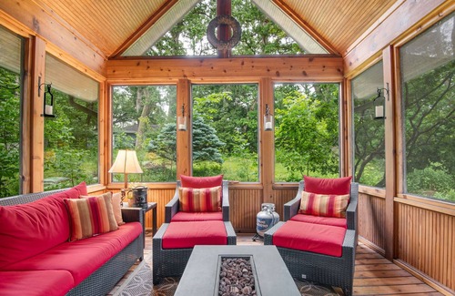 Minnetonka House | ENTIRE HOME IN MINNETONKA WITH 3 SEASON ROOM!