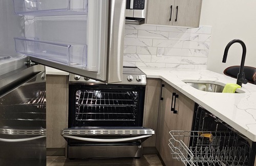 Sage Hill Apartment | Entire Home in Northwest Calgary -Close to Airport/Amenities/Banff