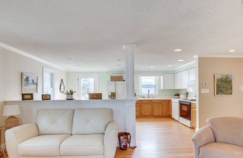 Southern Coast House | Entire Home In Saco Maine + GYM 3.5mil to Old Orchard Beach. Coastal Retreat!