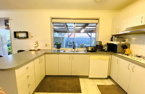 Werribee House | Entire Home In Werribee On the Best Possible Location.
