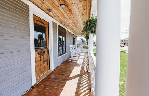 Gaylord House | Entire Home Minutes to Golf Mecca and Downtown Gaylord
