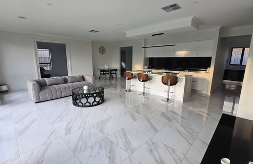 Manor Lakes House | Entire house creekfront with theatre & spa