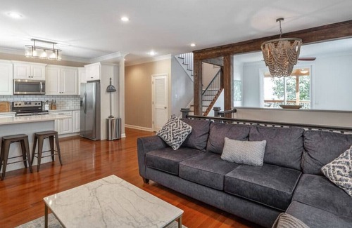 Northside House | Entire house downtown/Sleeps 16