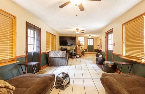 Valdosta House | Entire house, indoor pool, pool table, hot tub, gym , ping pong, grills