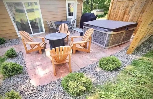 Town of Richmond House | Entire House with private lake access and hot tub!