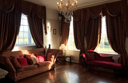 Downpatrick House | Entire Luxury Period Home with 8 Bedrooms and Hot Tub, Disco room 7 Bar