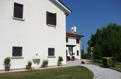 Cessalto Villa | Entire Luxury Villa in Prosecco Area Near Venice - Sleeps 14 - 16 FREE WIFI