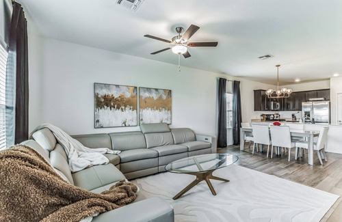 Del Valle House | Entire modern home, 4BR/2.5B, Near Airport & COTA