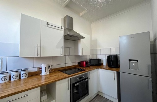 Kelty Apartment | Entire Pet Friendly Apartment- Self Check In/Out