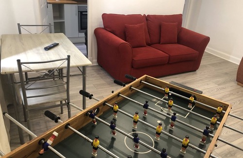 Kelty Apartment | Entire Pet Friendly Apartment- Self Check In/Out