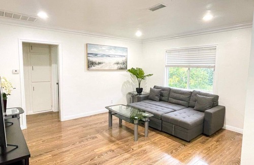 El Monte House | Entire Remodeled House 2B1B in LA w/self check-in
