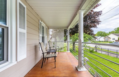Green Bay Apartment | Entire Separate Basement Guest Studio~Lower Duplex in a house