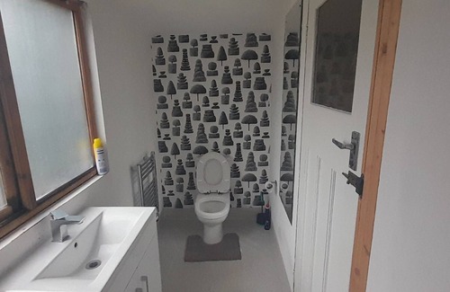 Bournemouth Cabin | Entire Spacious Cabin with Private Garden