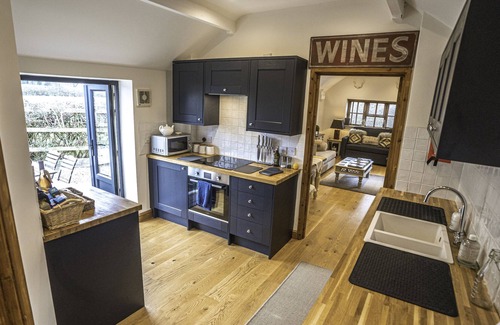 Hanmer Cottage | Entire stable block in Warwickshire countryside