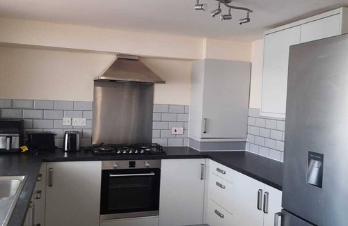 Seisdon Apartment | Entire Three Bedroom apartment in Yardley Wood with Wi-Fi and Parking