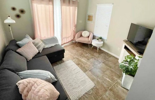 Mill Run Cottage | Entire tiny cottage close to Disney - Bitty Bliss