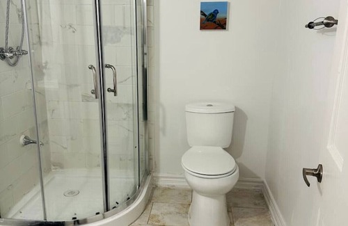 Richmond Hill Apartment | Entire two bedroom apartment in Richmond hill