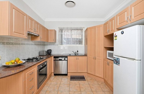 Bexley North House | Entire Two Storey House 4/5BR Close to Train Station Airport and Sydney CBD