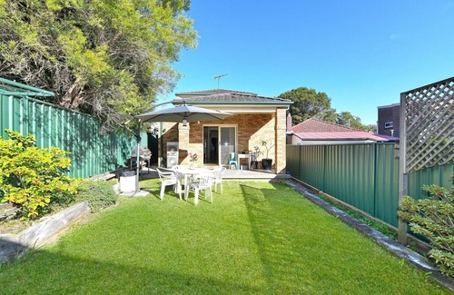 Bexley North House | Entire Two Storey House 4/5BR Close to Train Station Airport and Sydney CBD
