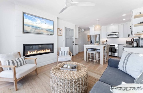 Mission Beach House | Entire Upper Oceanfront Masterpiece with Rooftop