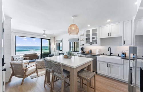 Mission Beach House | Entire Upper Oceanfront Masterpiece with Rooftop