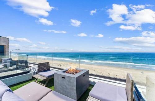 Mission Beach House | Entire Upper Oceanfront Masterpiece with Rooftop