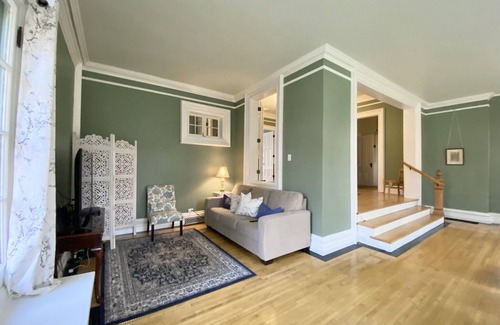 Oshkosh House | Entire Victorian Mansion - Near Main St & Farmer’s Mkt - Sleeps12
