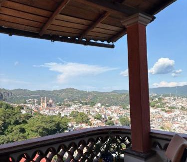 Taxco House | Entre el sol y la luna