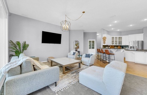 Highlands House | Epic Hillside Retreat Htd Pool HotTub Golf 4400sf