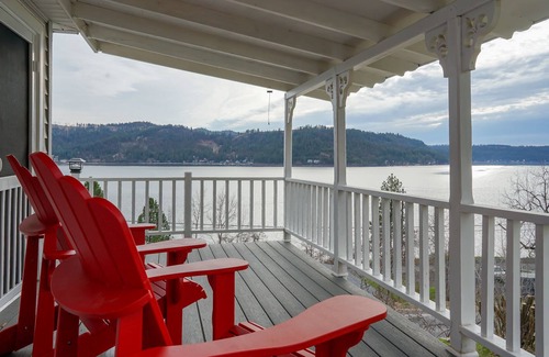 Harrison House | Epic Lake Views- Harrison Home